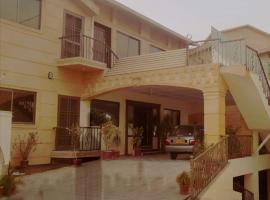 Luxury Palace Peshawar, hotel sa Peshawar