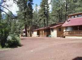 Greer Point Trails End Cabins, cottage in Greer