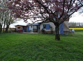 Le gîte du loir à vélo, gîte d'étape, backpacker: Marçon şehrinde bir hostel