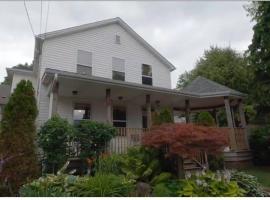 Garden 2 Storey House, Hotel mit Whirlpools in Niagara Falls