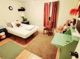 Room in Apartment - Plaid Room 3min From Yale Univ