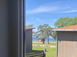 Gotland Tofta, Stuga med superläge! Havsutsikt på Tofta strand mindre än 10 minuter till en av Sveriges högst rankade golfbana!, casa de férias em Visby