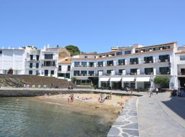 Cadaqués में, होटल Hotel Playa Sol