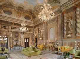 Grand Hotel Continental Siena - Starhotels Collezione, хотел в Сиена