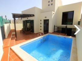 Villa con piscina, vistas, dunas, mar, 6 personas: Corralejo'da bir otel