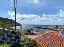 Relaxing house by the beach - Casa Rosa, hotel a Horta