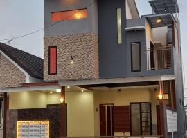 ARDMORE A10 HOMESTAY MALANG, hotel u gradu 'Malang'