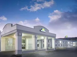 Days Inn by Wyndham Roanoke Near I-81