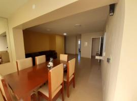 Departamento en el centro de la ciudad، فندق في انكارناسيون