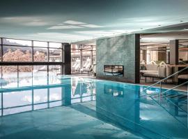 Moselschlösschen Spa & Resort، فندق في ترابن ترارباخ