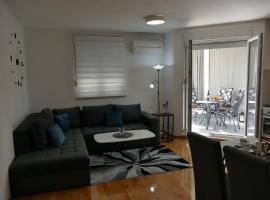 Seafront City Apartment Ana Trogir، فندق في تروغير