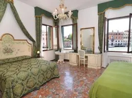 Smeraldo apartment Grand Canal 1566C