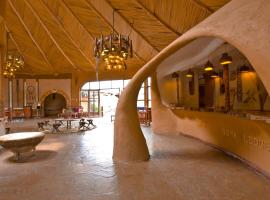 Amboseli Sopa Lodge: Amboseli şehrinde bir orman evi