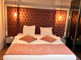 Paris Luxury Guest House - CDG Aéroport, luxusszálloda Roissy-en-France-ban