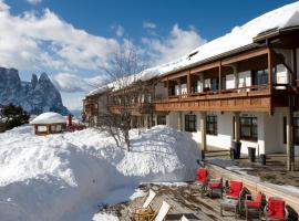 Seiser Alm Plaza, hotel v mestu Alpe di Siusi