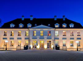 Schloss Rattey, hotel con jacuzzi a Schönbeck