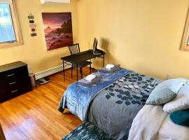 Inviting room with workstation, hotel in Revere