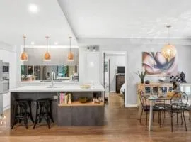 Pet Friendly St Johns Apartment 3 Bed 2 Bath 2 CarPark Brisbane CBD