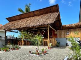 MOMO Hostel, hotel in Moalboal