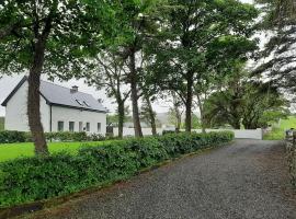 Traditional Cosy Cottage with beautiful views, hôtel à Westport