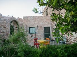 Charouda country house, hotel in Pirgos Dhirou