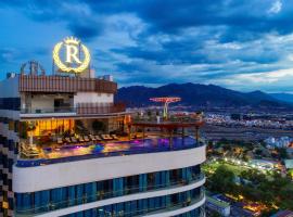 Regalia Gold Hotel: Nha Trang şehrinde bir otel