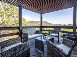 Sleek Sedona Abode with Hot Tub and Outdoor Hangout!