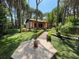 Seafront Villa with a Stunning Garden, viešbutis mieste Golem