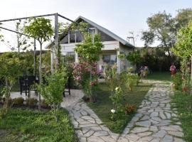 Beachfront, Tirana Guest House, hôtel à Velipojë