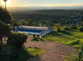 CASA CON VISTA A LAS SIERRAS