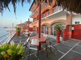 Traditional Sierra Leon Oceanfront Rooms - Adults Only, hotel barato en Puerto Vallarta