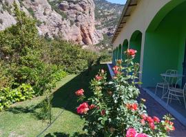 Guesthouse Eleftherios – hotel w Kalawricie