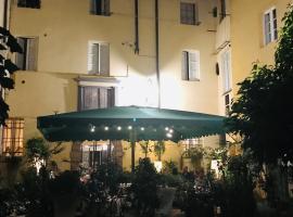 Al Cardinale Rooms & Studios, hotel em Lucca