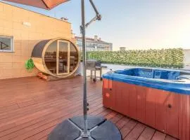 Sunny Private Rooftop Sauna & Hot Tub by BentoBox