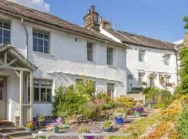 The Old Post Office, Cosy Grade II listed 2 bed apartment Windermere