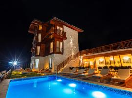 NORTH STORY - Luxury Chalet - Apartments & rooms: Žabljak şehrinde bir dağ evi