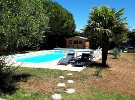 Gîte 3 étoiles 300m plage piscine privée grand jardin, hotel em Châtelaillon-Plage