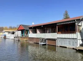 Bootshaus in Mirow mit ueberdachter Terrasse