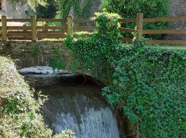 Moulin Chantepierre, готель з басейнами у місті Pont-dʼHéry