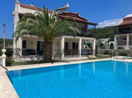 Stunning Spacious Poolside 2-Bed Apt in Ovacik, hotel en Ovacık