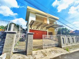 Homestay Parikesit Rent Full House, hotel en Semarang