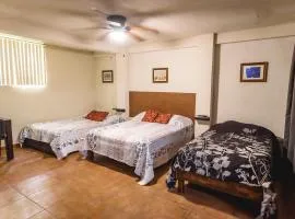 Suite con 2 recamaras,2mini splits, Parking Wifi 100 mb, cocina