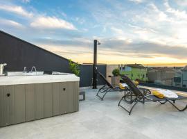 Apartment 88 - Rooftop jacuzzi & terrace, hotell i Zadar