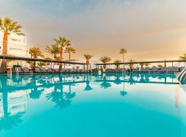 Aequora Lanzarote Suites: Puerto del Carmen'de bir otel