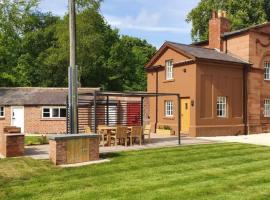 Oulton Park Lodge, hotel en Little Budworth