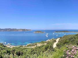 SAN TEODORO PUNTA EST MONOLOCALE CON SOPPALCO VISTA MARE, hotel u gradu Kapo Koda Kavalo