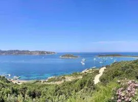 SAN TEODORO PUNTA EST MONOLOCALE CON SOPPALCO VISTA MARE