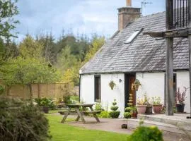 Cosy & rustic retreat - Woodland Cottage.