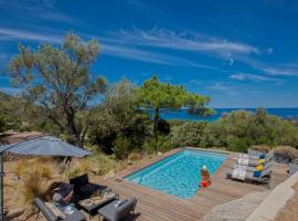 Villa bodri, maison en pierre avec vue mer et piscine chauffée, hotell sihtkohas LʼÎle-Rousse