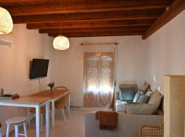 Casa Rural Antigua Botica คันทรีเฮาส์ในTorremocha de Jarama